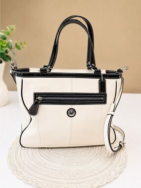 Coach Laura North South Chalk Leather Navy Patent Leather Tote w/CB Strap